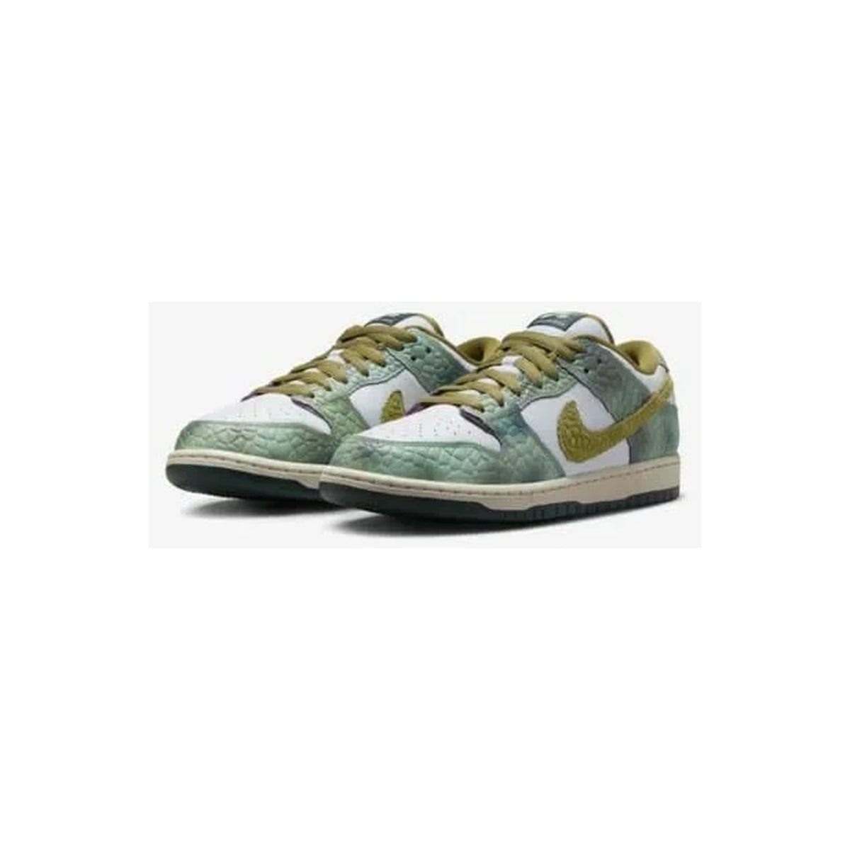 Nike SB Dunk Low Pro x Alexis Sablone "Chameleon"