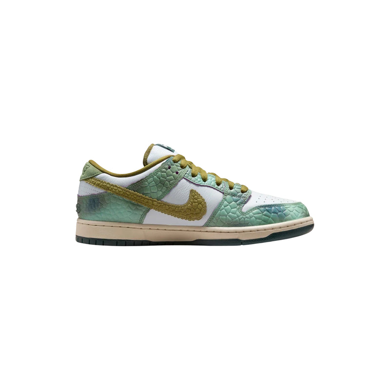 Nike SB Dunk Low Pro x Alexis Sablone "Chameleon"